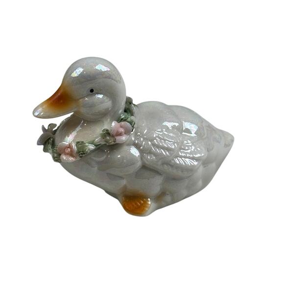 Lot of 3 Iridescent Porcelain Duck Figurines with Flower Wreaths - Picture 6 of 12